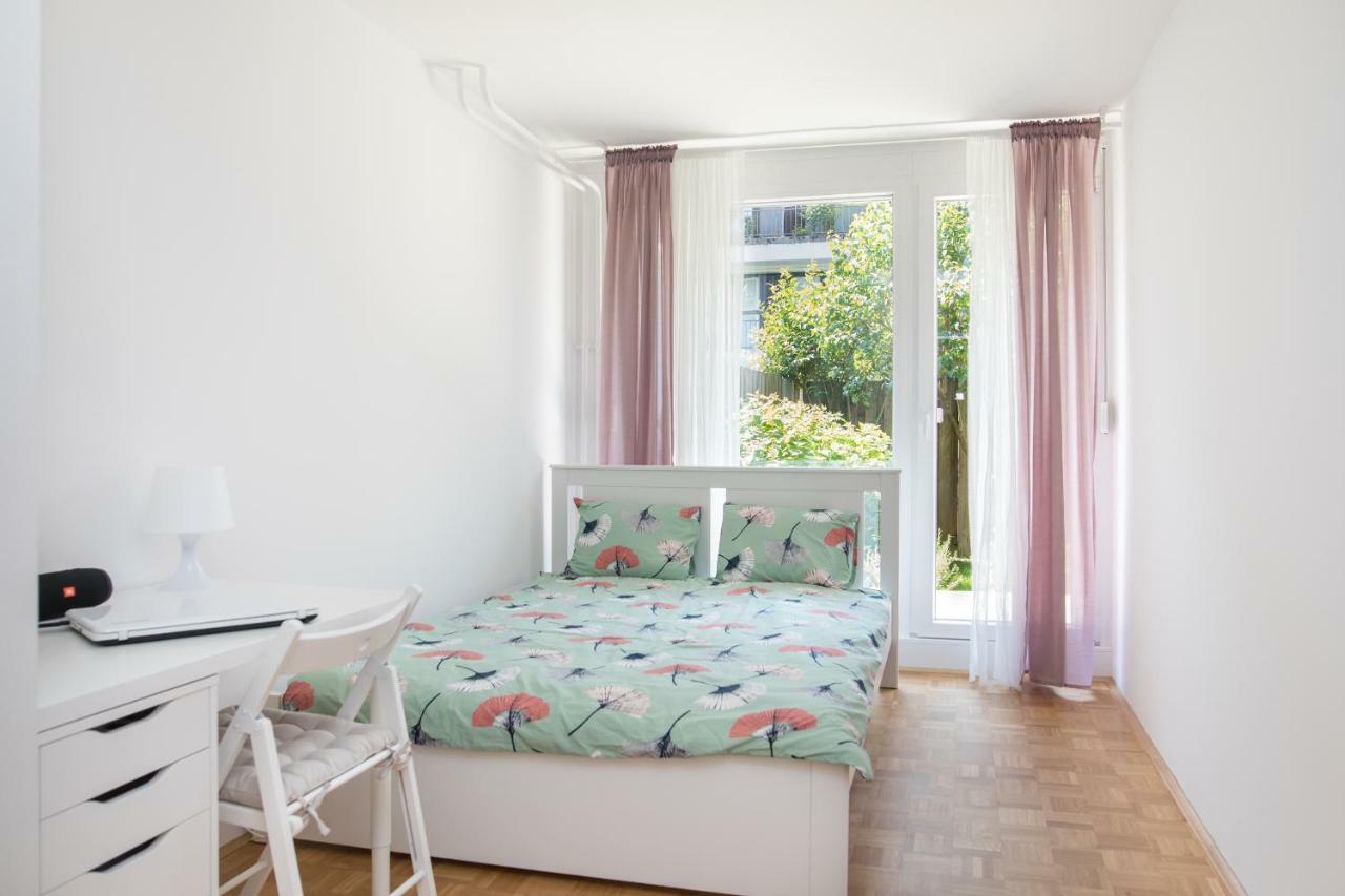 Family With Garden Apartment *